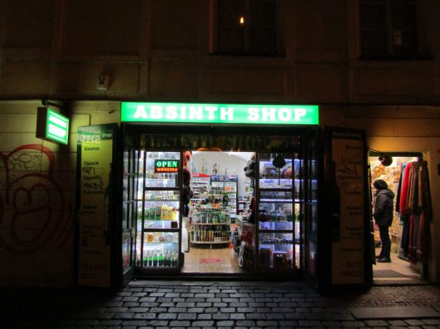 Les magasins de nuit peuvent être tenté de contourner la loi pour atteindre une clientèle mineure cherchant à braver les interdits