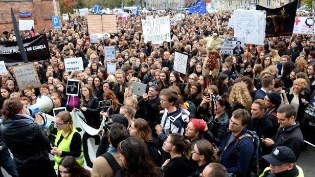 poland-abortion-march.jpg