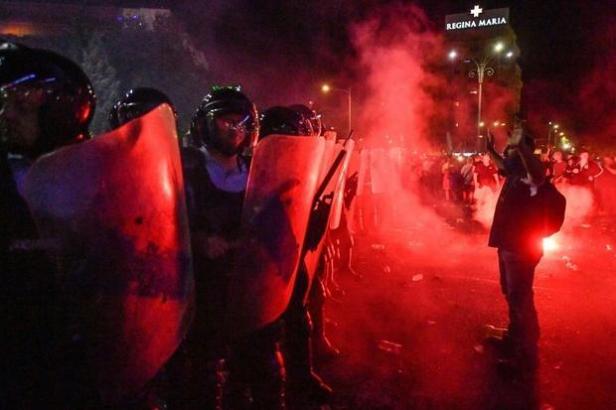 Pour couvrir les actualités de la révolution roumaine, le danger reste présent pour les journalistes