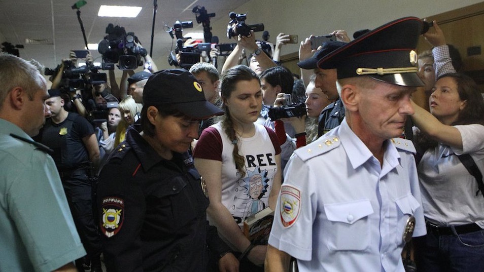 Un tribunal de Moscou transfère une adolescente accusé d’extrémisme