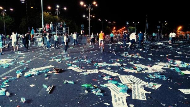 Les photos de la pagaille sont rapidement devenues virales sur les réseaux sociaux. Les images étaient accompagnées de légendes exprimant la colère et la frustration