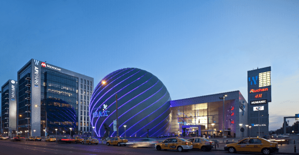 En 2014, les groupes autrichiens Erste et Raiffeisen et le groupe allemand pbb Deutsche Pfandriefbank ont refinancé le centre commercial avec 220 millions d'euros