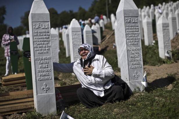 bosnia_srebrenica_anniversary-jpeg-00dd1_3b6ff7b7dd3118b16d5ccf185200242d.nbcnews-ux-2880-1000