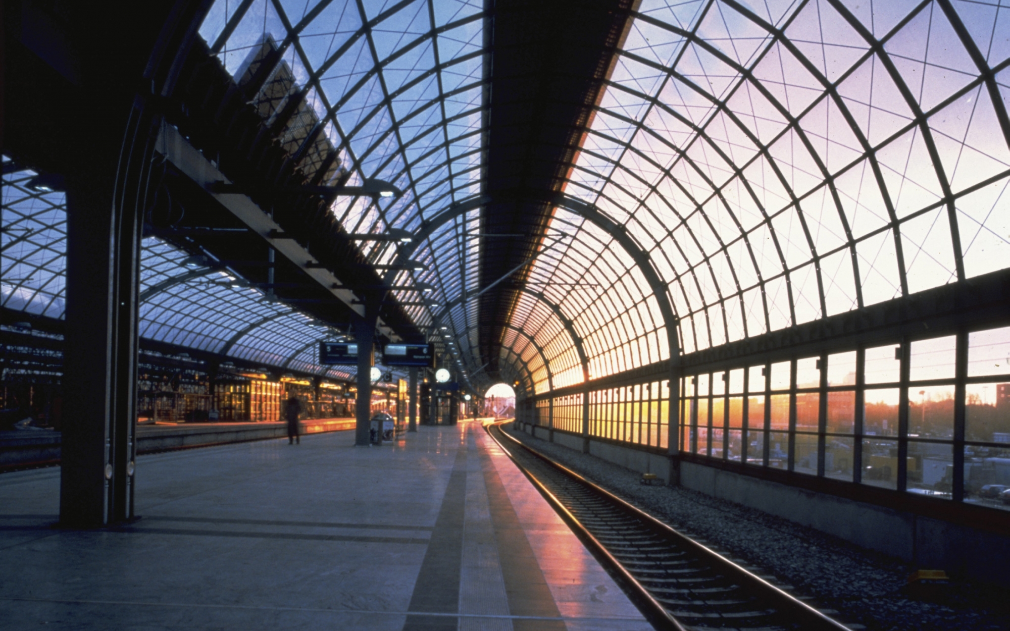 La gare de Berlin se tourne vers des mélodies atones pour dissuader les toxicomanes