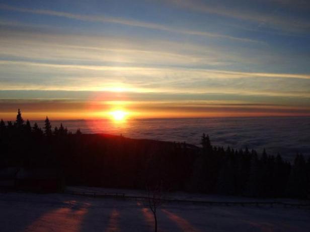 Tomko a résumé que le tourisme et les sports d'hiver étaient présents à Štrbské Pleso bien avant qu'il ne devienne une zone protégée.