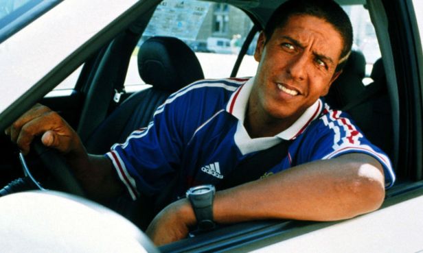 Samy Naceri vit désormais en Russie, où ses déboires avec la violence et l'alcool semblent continuer.