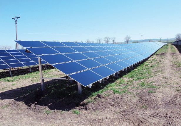 La révision de la loi sur le soutien des sources d'énergie renouvelables (SER) et la production combinée très efficace d'électricité et de chaleur préparée par le ministère de l'économie introduisent une source locale, des compensations pour les entreprises énergivores et une énergie verte système d'enchères.