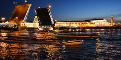 les ponts-levis à Saint-Pétersbourg