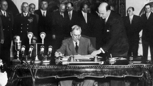 Signature du pacte de Varsovie