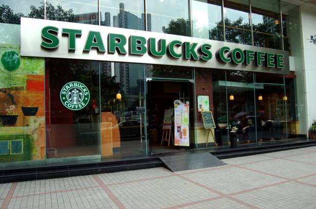 Starbucks a été fondée à Seattle (Washington) en 1971 et compte plus de 30 000 magasins dans le monde.