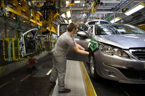 Mais l'emploi ne suit pas la même courbe.