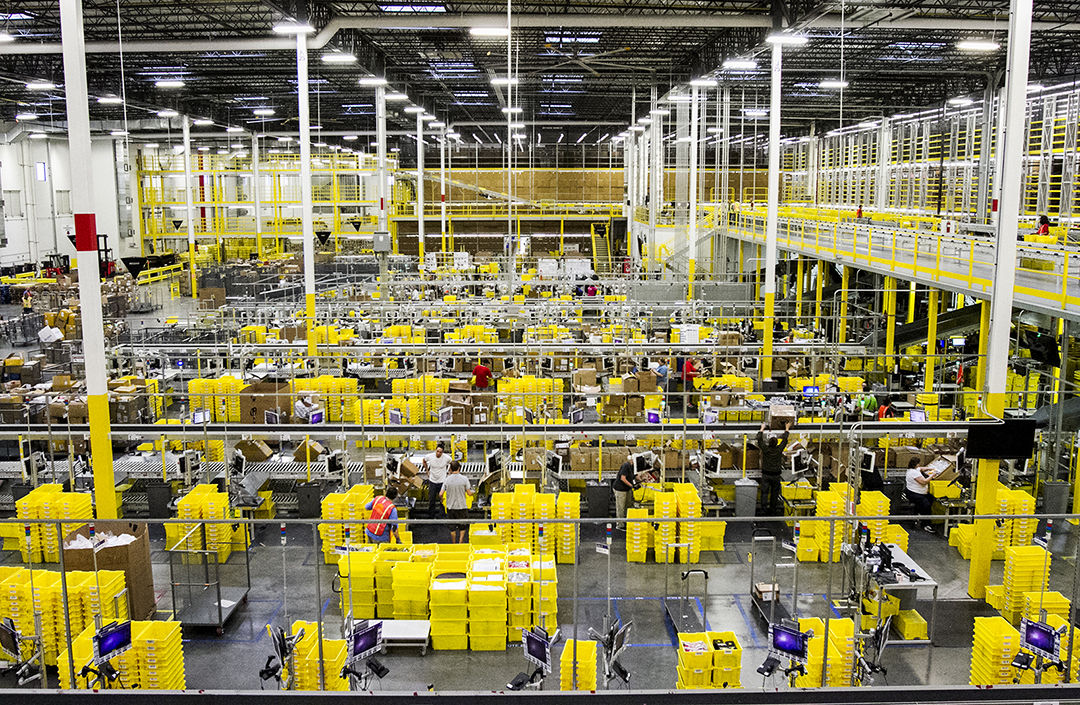 Pourquoi Amazon relève à 15 dollars de l’heure le salaire minimum de ses employés