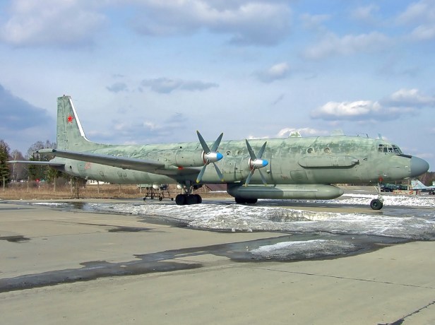 Ilyushin_Il-20M_(1)