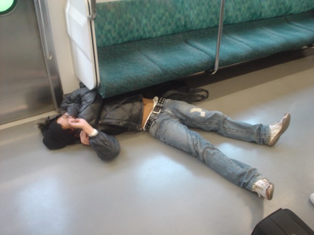 Si les chiffres nationaux sont une indication, Shimizu n'est pas seul. Selon l’organisation japonaise pour un meilleur sommeil, un Japonais sur trois déclare ne pas dormir suffisamment, alors que la National Sleep Foundation des États-Unis a constaté que 12% des Américains ont un sommeil «médiocre».