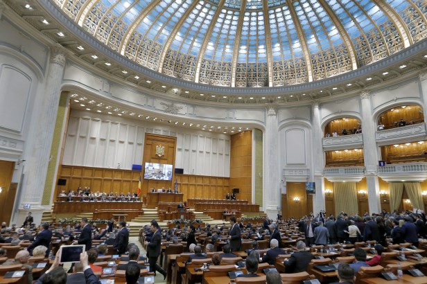 04_Romanian-Parliament.jpg