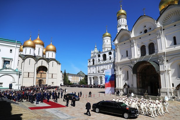 Òîðæåñòâåííàÿ öåðåìîíèÿ âñòóïëåíèÿ â äîëæíîñòü ïðåçèäåíòà ÐÔ Âëàäèìèðà Ïóòèíà