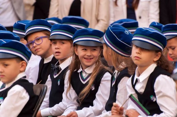 Estonian-kids-at-Gustav-Adolf-Grammar-School-Kristjan-Salum (1)