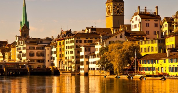 La Suisse n'est pas membre de l'UE mais autorise ses citoyens à travailler dans le pays. 