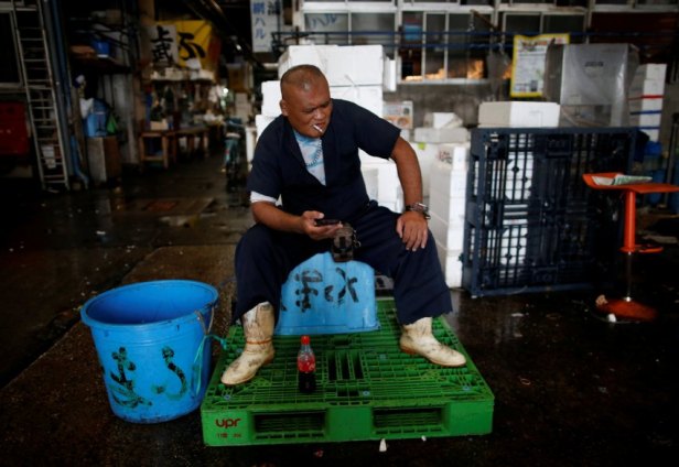 The Wider Image: As historic Tsukiji market closes, fishmongers mourn