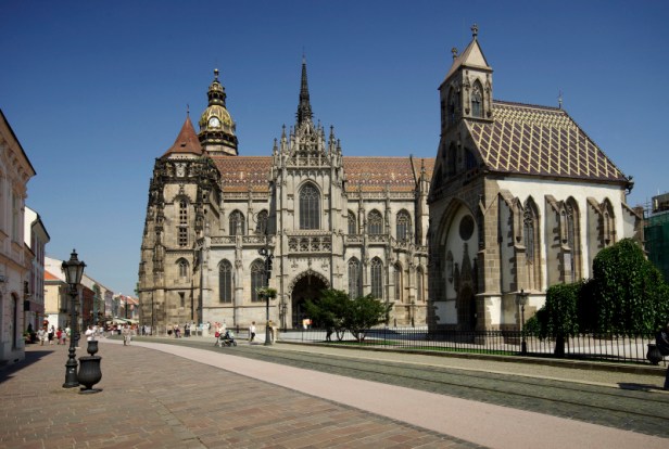 Certaines municipalités n'ont augmenté les taux que de quelques dizaines de pour cent, mais d'autres les ont même doublés.