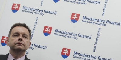 Les analystes considèrent le budget comme irréaliste, considérant que les revenus prévus sont surestimés et les dépenses sous-estimées.