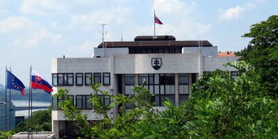 Christiana Serugová, du service de conseil fiscal de PwC, estime que la Slovaquie devrait s'inspirer des États baltes, dont les réformes, ainsi que leur numérisation de l'administration fiscale, les ont propulsées en tête du classement.